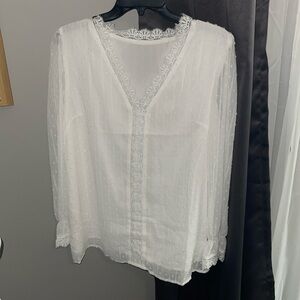 White long sleeve blouse